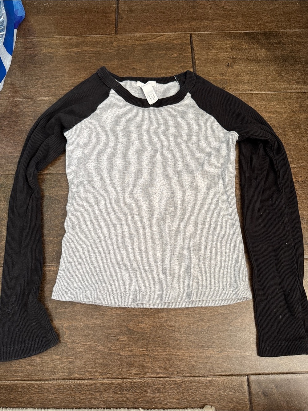 Full Tilt Two-Tone Ribbed Raglan Long Sleeve Top - Black & Gray